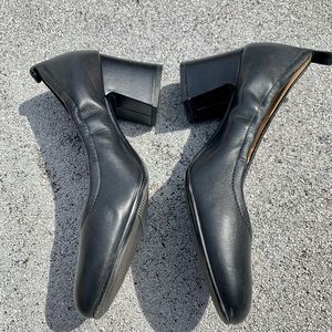 Black leather Chunky Heel Pump